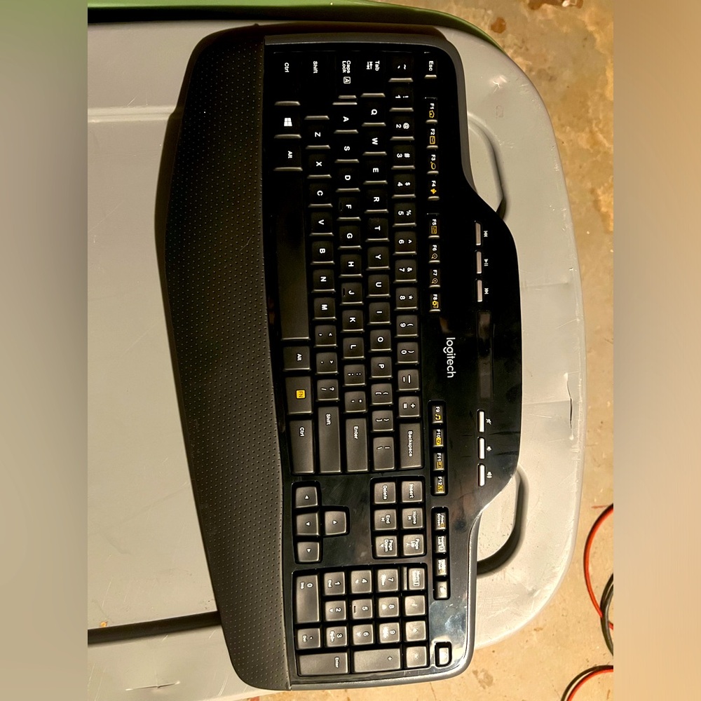 Logitech wirelesss keyboard